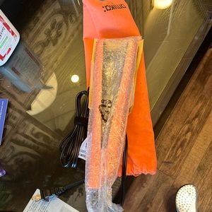 Amika strand perfect flat iron brand new never been used limited edition